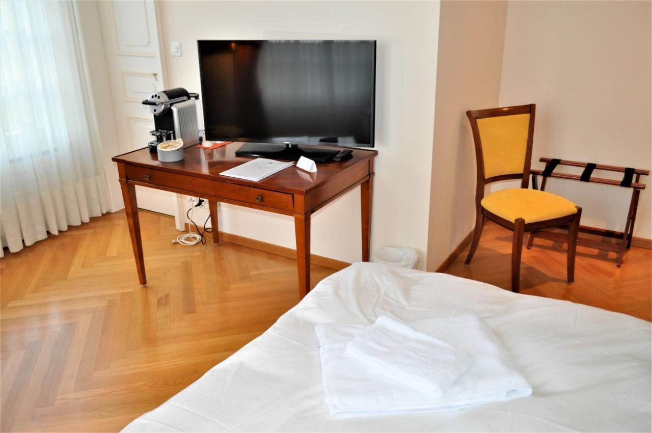 Domaine De Mont-Renaud Hotel Boncourt Bagian luar foto