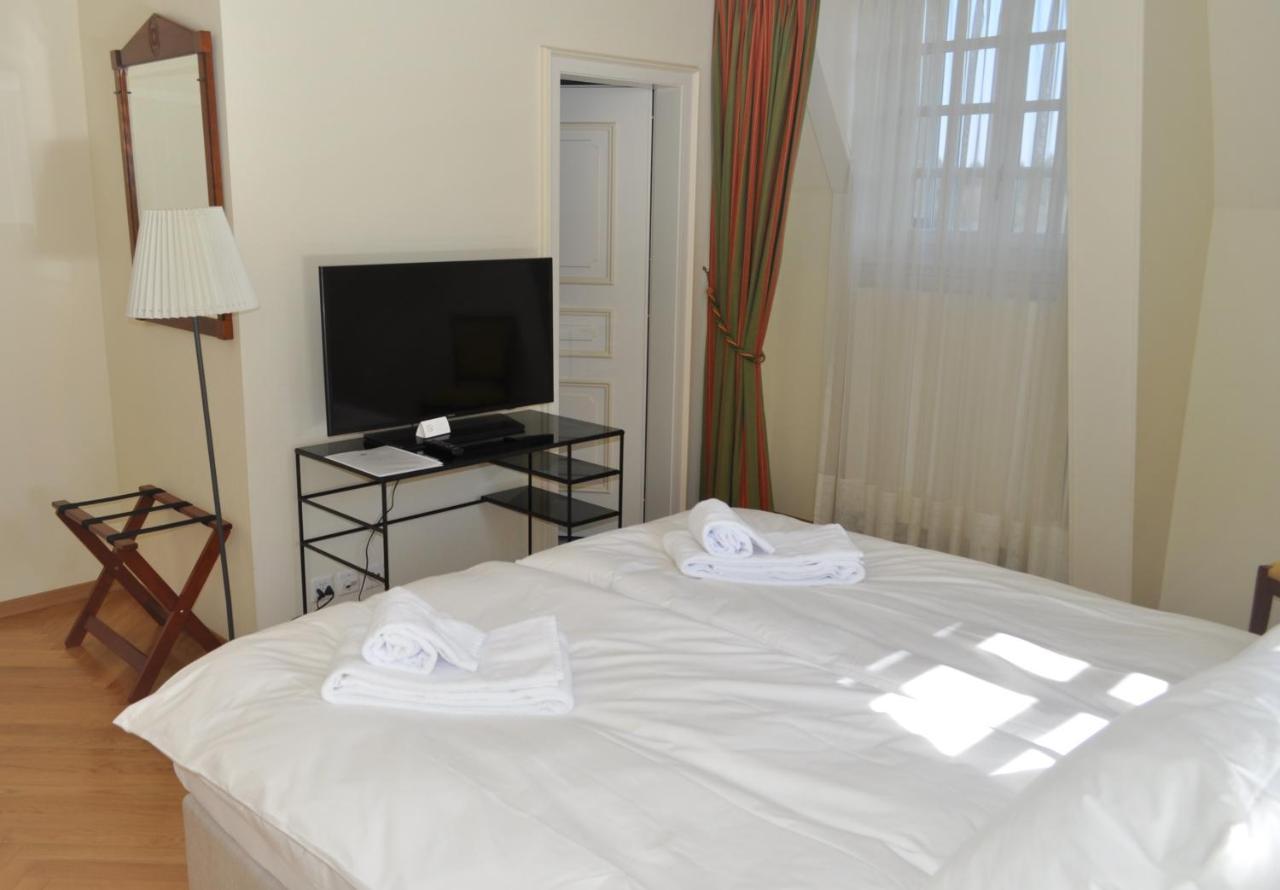 Domaine De Mont-Renaud Hotel Boncourt Bagian luar foto